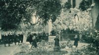 Kwekelingen bij de Lourdesgrot in de tuin van de Zusters van Liefde. Voor meer details klik hier.