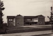 14 april 1958 - eerste schop gezet voor begin van de bouw, 17 april 1959 - verhuizing, 18 april 1959 - eerste schooldag, 5 juni 1959 - inzegening school met H. Mis.
