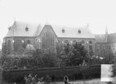 Het Moederhuis van de Zusters van Liefde aan de Pastoor van Erpstraat 1. De tuin van het klooster. Voor meer details klik hier.