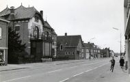 Huize Nieuwegaard gezien vanaf de Hoofdstraat in de richting van de Boschweg. Voor meer details klik hier.