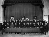 De zaal in het Patronaat tijdens een officiële gelegenheid met onder andere de burgemeesters Janssens en Wijs. Wijs volgde Janssens in 1937 op als burgemeester. Voor meer details klik hier.
