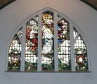 De Boschwegse kerk Onze Lieve Vrouw van de Heilige Rozenkrans, glas in rood raam (1941), kroning van Maria. Voor meer details klik hier.