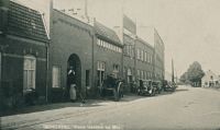 Voorzijde van de fabriek van Jansen de Wit voor de 2e wereldoorlog. Voor meer details klik hier.