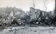 Panden die tijdens de granaatweken in 1944 zwaar werden beschadigd, de achterzijde van de winkel/ woonhuis van Doreleijers Hoofdstraat 160. Voor meer details klik hier.