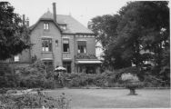 De achterzijde van Huize Nieuwegaard met de tuin. Voor meer details klik hier.