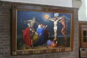 De Boschwegse kerk Onze Lieve Vrouw van de Heilige Rozenkrans. Kruiswegstatie uit 1934, gesigneerd door A.v.d. Laar. Twaalfde statie, Jezus sterft aan het kruis. Voor meer details klik hier.