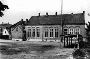 ca. 1960 Landbouwschool aan de Hoofdstraat.
