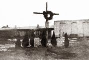 Het Barbaraklooster I in het Wijbosch gebouwd in 1894, verwoest in 1944. Een kruis opgericht ter nagedachtenis van de oorlogsslachtoffers uit het Wijbosch. Voor meer details klik hier.