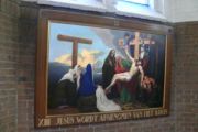 De Boschwegse kerk Onze Lieve Vrouw van de Heilige Rozenkrans. Kruiswegstatie uit 1934, gesigneerd door A.v.d. Laar. Dertiende statie: Jezus wordt van het kruis genomen. Voor meer details klik hier.