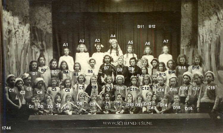 Bestand:Kinder operette 1944-01.jpg