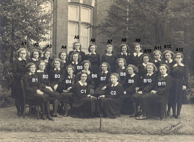 Bestand:Meisjes MULO 1949-01.jpg