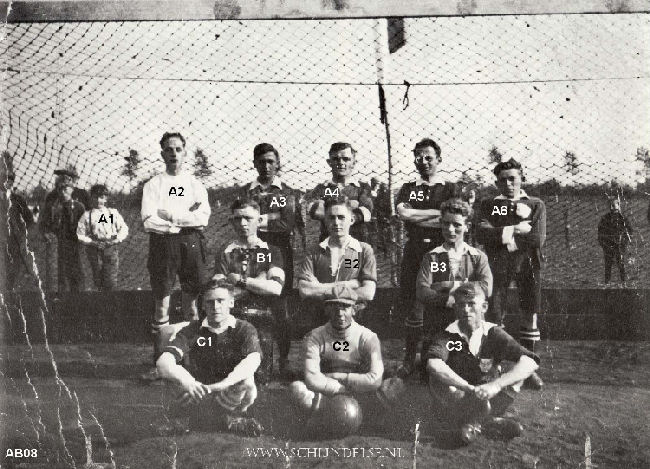 Bestand:Heikantse Voetbal Vereniging 1927-01.jpg