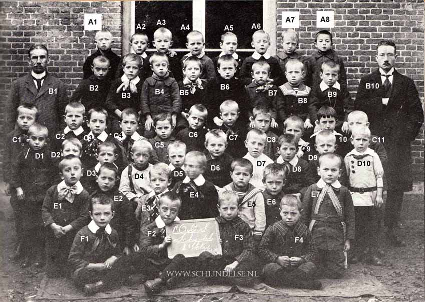 Bestand:Openbare lagere school Hoofdstraat 1920-01.png