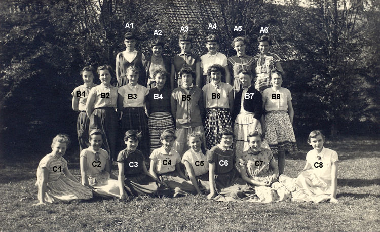 Bestand:Meisjes MULO 1956-08.jpg