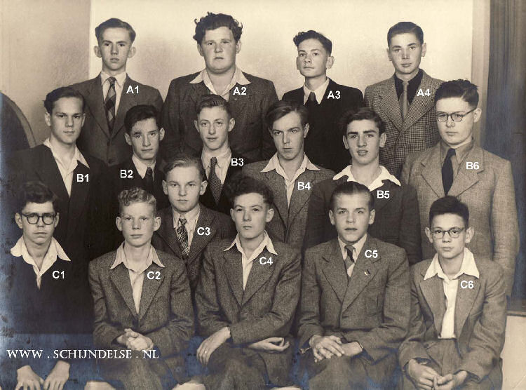 Bestand:Jongens Mulo 1951-01.jpg