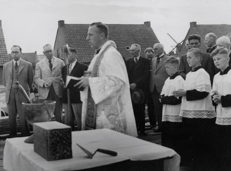 Bestand:Noodkerk 1949 - 07.jpg