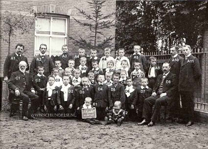 Bestand:Openbare lagere school Hoofdstraat 1910-03.png