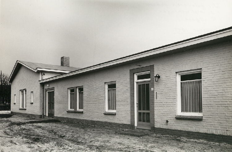 Bestand:Wit gele kruis gebouw 1957 - 03.jpg