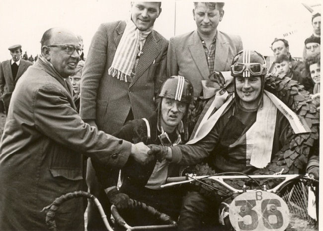 Bestand:Motorvereniging Schijndel 1953-01.jpg