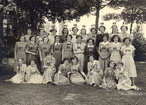 Bestand:Meisjes MULO 1951-01.jpg