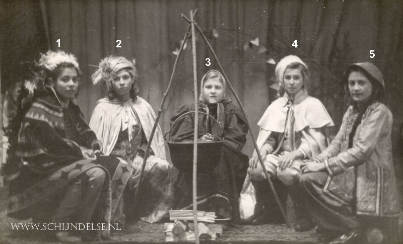 Bestand:Kinder operette 1944-03.jpg