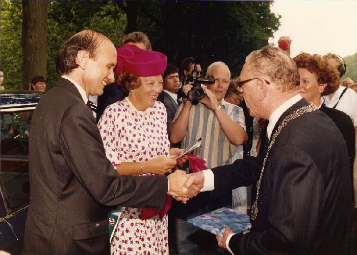 Bestand:Bezoek koningin 26 juni 1990.jpg