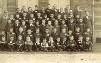 Bestand:Openbare lagere school Hoofdstraat 1922-01.png