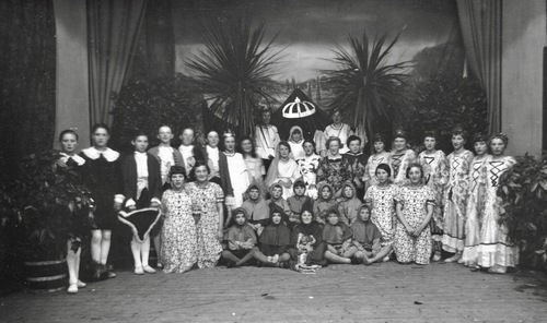 Bestand:Kinder operette 1938-01.jpg