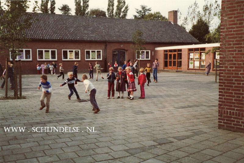Bestand:Basisschool Wijbosch 1980-01.jpg