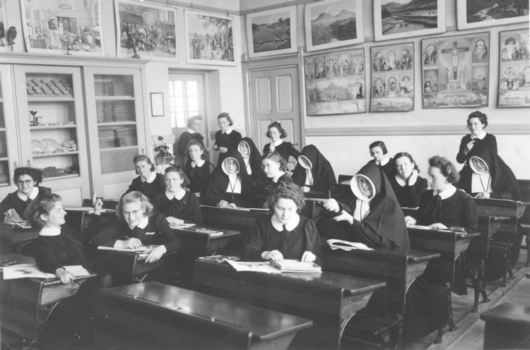 Bestand:Kweekschool 1942-18.jpg