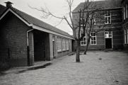 De Mariaschool Pastoor van Erpstraat 4. De speelplaats lagere meisjesschool. Voor meer details klik hier.