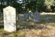 Joodse begraafplaats aan de Koeveringsedijk/ Uranus. De oudste graven stammen van kort na 1880 en de meest recente van 1970. Voor meer details klik hier.