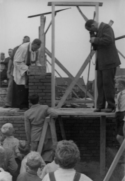 Bestand:Noodkerk 1949 - 10.jpg