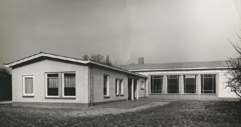 Bestand:Wit gele kruis gebouw 1957 - 01.jpg