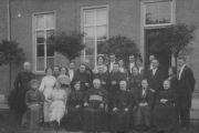 Optocht in verband met het 25 jarig jubileum van pastoor/ Deken Baekers op 10 augustus 1910. Voor meer details klik [/ hier.]