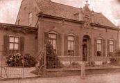 Het weeshuis aan de Hoofdstraat 71, werd geleid door zusters van het St Joseph klooster. Voor meer details klik hier.
