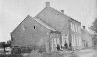 Het woonhuis van de familie Bolsius-Raupp, later hotel van Roessel. Voor meer details klik hier.