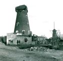 De molen in de Molenstraat zwaar beschadigd tijdens de beschietingen in de tweede wereldoorlog. Voor meer details klik hier.
