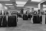 Heropening van kledingzaak Ausems in 1986. Voor meer details klik hier.