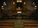 Het altaar van de kapel van het Lidwina gezien vanuit het koor. Voor meer details klik hier.