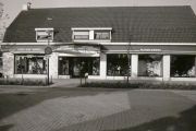 De winkel van de gebroeders van Kasteren aan de Boschweg 49. Voor meer details klik hier.