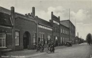 Voorzijde van de fabriek van Jansen de Wit voor de tweede wereldoorlog. Voor meer details klik hier.