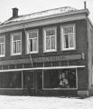 De kledingwinkel van Ausems voor de tweede wereldoorlog. Voor meer details klik hier.