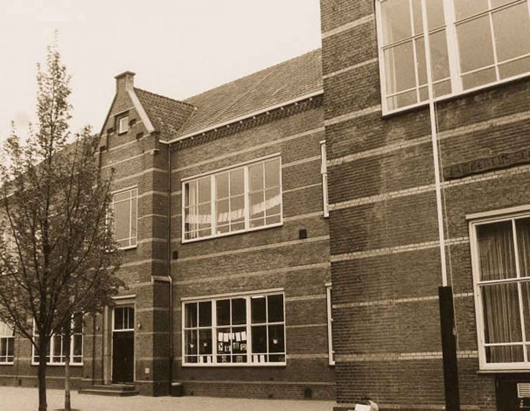 Bestand:Lambertusschool 1945-02.jpg