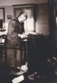 Mina van de Weijenberg. Schoonmaakster van het oude raadhuis van 1915 tot 1949. Een van haar taken was het stoken van 6 kachels. Voor meer details klik hier.