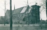 De bouw van de toren en de uitbreiding van de Boschwegse kerk in 1954. Voor meer details klik hier.
