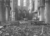 Nog een detailopname van de verwoesting van de Wijbossche kerk.
