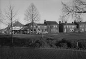 Woningen langs Plein 1944 tussen de Molenstraat en de Wijbosscheweg. Voor meer details klik hier.